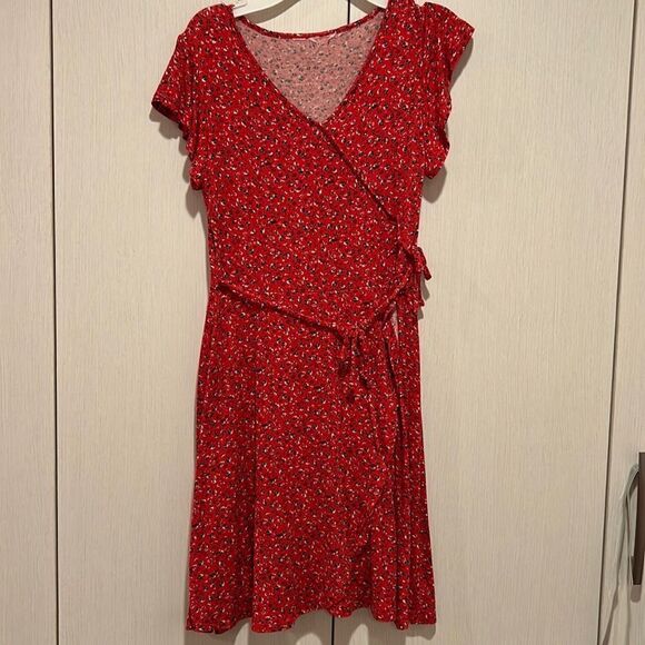 Red dress  - Picture 1 of 8